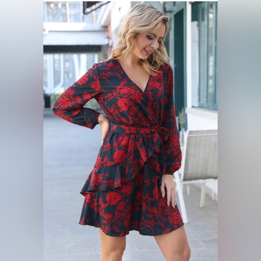 🎉Host Pick🎉 Long Sleeve V-Neck Red Roses Mini Dress Size Small NWOT 💃🏻🌹 - Picture 6 of 6